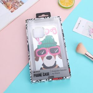 une coque-iphone-13-design-chien-cool-avec-lunettes-roses sur une table